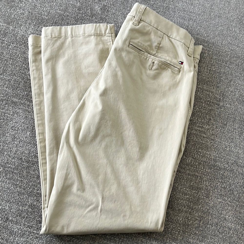 Mens Tommy Hilfiger slim fit Chino pants, size 33X30